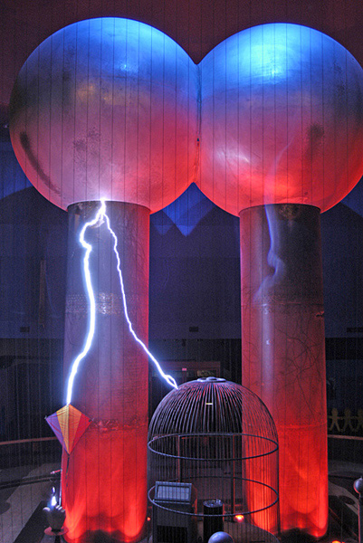 Van der Graff, lightning, Boston, Museum photo